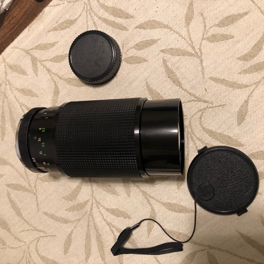 VIVITAR MICRO FOCUSING ZOOM LENS w/padded bag for travel or storage.